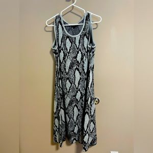034 Torrid Sleeveless Snakeskin Trapeze Dress
